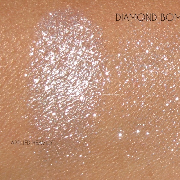 SOLD Fenty Diamond Bomb in How Many Carats Face & Body Highlighter - Picture 5 of 16